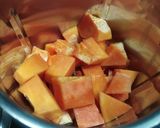 A picture of step 2 of Papaya juice.