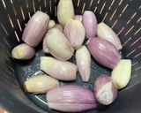 Foto del paso 1 de la receta: Salsa boloñesa con chalotas y calabaza asada