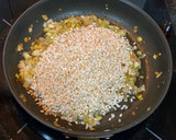 Foto del paso 3 de la receta: Arroz integral con jamón ibérico y foie