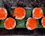 Hình bước làm 3 của món Sushi trứng cá hồi và cá tầm