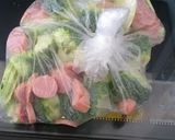 A picture of step 2 of Easy Microwaved Broccoli with Mayonnaise and Ponzu.