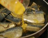 A picture of step 5 of Blue Mackerel Simmered in Miso.