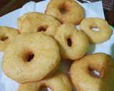 Foto langkah ke 5 dari resep Donat maizena empuk.