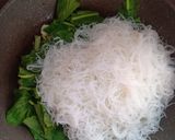Foto langkah ke 2 dari resep Bihun Telur with Bumbu Pecal.