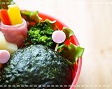 A picture of step 6 of Mickey and Minnie Onigiri Character Bento.