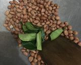 Foto langkah ke 2 dari resep Kacang daun jeruk sangrai tanpa minyak.