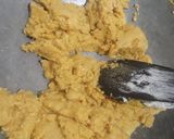 A picture of step 1 of Besan halwa.