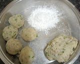 A picture of step 4 of Aloo Puri.