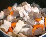 A picture of step 6 of Stewed Chicken, Daikon Radish, Carrots, and Konnyaku (Chikuzen-ni Style).