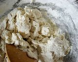 A picture of step 3 of Simit: Turkish Bread Rings Coated with Sesame Seeds.