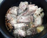 A picture of step 3 of Lotus Root And Peanut Soup.