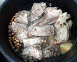 A picture of step 3 of Lotus Root And Peanut Soup.