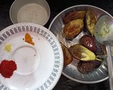 A picture of step 5 of Baingan Posto.