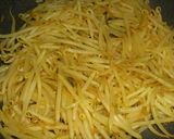 A picture of step 5 of Curry-flavoured Bean Sprouts and Tuna over Thickened Veggie Sauce.