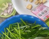 Foto langkah ke 1 dari resep Tumis kangkung tahu.