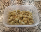 Foto del paso 5 de la receta: Escalopines o filetes finos de ternera con habitas y salsa de arándanos