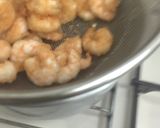 Foto langkah ke 2 dari resep Tumis Kangkung Udang.