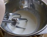A picture of step 3 of Yogurt Mousse.