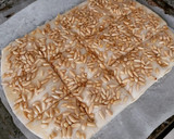 Foto del paso 7 de la receta: Coca de hojaldre de crema de almendras y piñones (sin gluten)