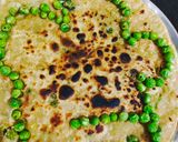 A picture of step 3 of Matar paratha.