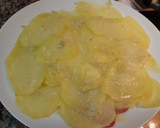 Foto del paso 2 de la receta: Huevos con base de patatas y virutas de jamón