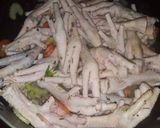 Foto del paso 3 de la receta: Patitas de pollo al jugo