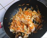 Foto del paso 4 de la receta: ARROLLADITOS PRIMAVERA 💐🥢