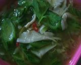 Foto langkah ke 4 dari resep Tumis kuah sayur gabus dan jamur.