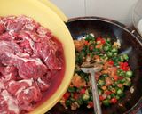 Foto langkah ke 3 dari resep Tumis Daging Pete Pedas.