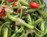 Foto langkah ke 2 dari resep Cah Kangkung sederhana.