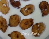 A picture of step 4 of Medu Vadas with tempered Curd.
