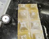 Foto del paso 4 de la receta: Raviolones rellenos de alcauciles y hojas de remolacha