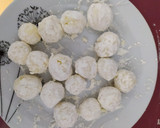 Foto del paso 2 de la receta: Bolitas de queso con mermelada de fresa