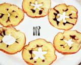 A picture of step 4 of Microwave-Made Apple Chips.