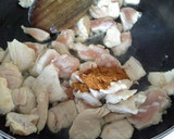 Foto del paso 3 de la receta: Pizza de pollo al curry rojo