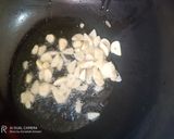 Foto langkah ke 4 dari resep Tumis Bunga Pepaya Tanpa Rasa Pahit.