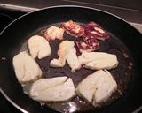 A picture of step 5 of Halloumi Cheese & Chorizo Salad.