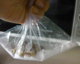 A picture of step 2 of Deep-fried Soy Sauce and Garlic Chicken Thigh Marinated in Yogurt.