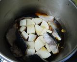 A picture of step 3 of Sweet & Salty Yellowtail with Daikon Radish.