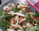 Foto langkah ke 3 dari resep Jejamuran Kemangi ala Subi 😍.