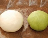A picture of step 4 of Spiral Green Tea Roll Bread.