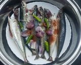 Hình bước làm 1 của món Cá nục hấp cuốn bánh tráng