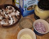 Foto del paso 1 de la receta: Muslos de pollo con salsa de champiñones