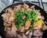 صورة لخطوة 2 من وصفة كبدة وقوانص ديال الدجاج مشرملة