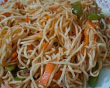 गार्लिक फ्लेवर नूडल्स (Garlic flavour noodles recipe in hindi) रेसिपी चरण 2 फोटो