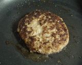 A picture of step 3 of Plump Japanese-style Hamburger Steaks with Grated Daikon Radish.