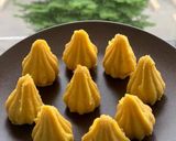 A picture of step 1 of Mawa Modak.