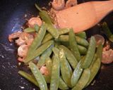 A picture of step 5 of Shrimp and Snow Peas Sautéed in Anchovy-Mayo.