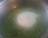 Foto del passaggio 5 della ricetta Uova in camicia in zuppa di piselli freschi🫛🥚🍳👔
