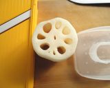 A picture of step 1 of Crispy Pickled Lotus Root.